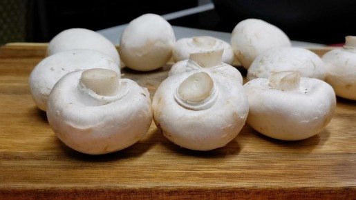 Готовим незабываемую горячую закуску из грибов для праздничного стола