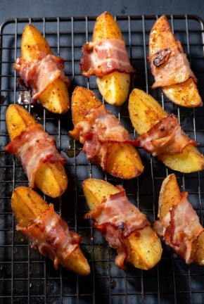 Нежные картофельные дольки в беконе, которые покорят ваше сердце