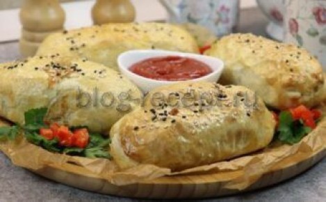 Рулетики из свинины в слоеном тесте с начинкой