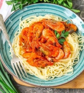 Креветки в томатном соусе: быстрое и вкусное блюдо для ужина