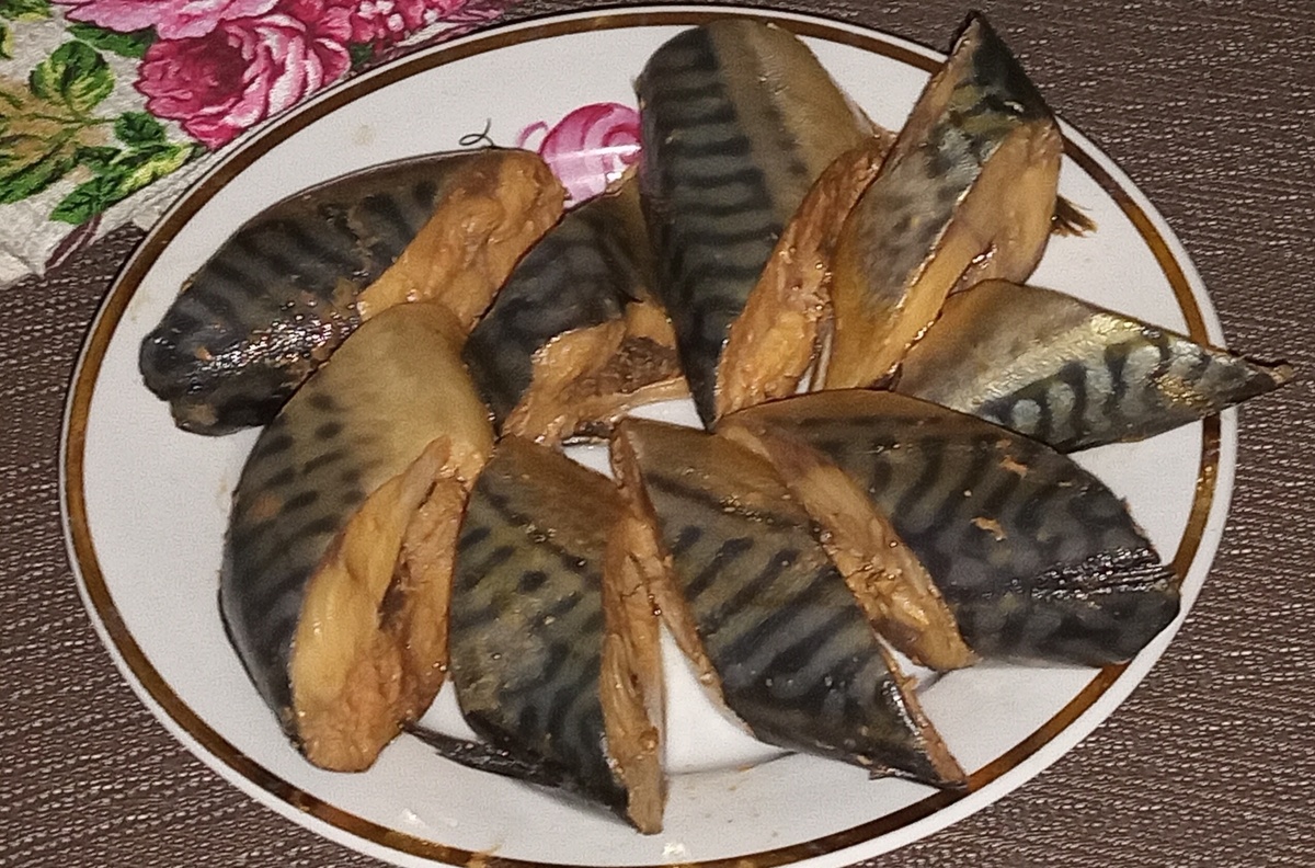 Нежная скумбрия в рассоле: как приготовить деликатес всего за сутки
