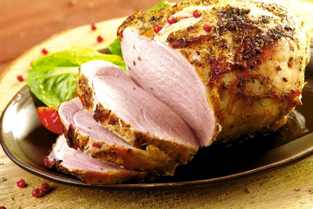 Запеченный свиной окорок с картофелем: идеальное теплое блюдо для семейного ужина