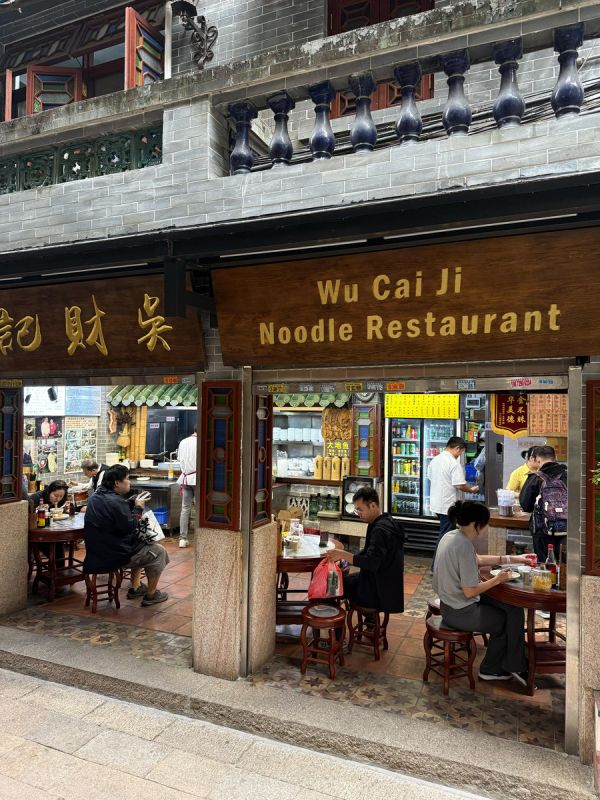 Невероятные цены в ресторане Мишлен в Гуанчжоу: обед за 350 рублей на двоих