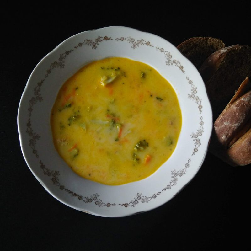 Сытный сырный суп с брокколи за 20 минут