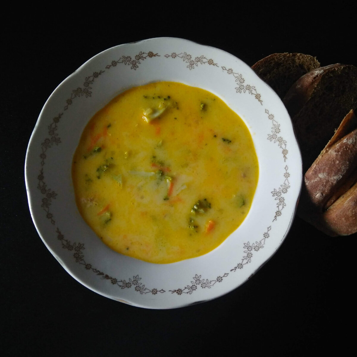 Сытный сырный суп с брокколи за 20 минут