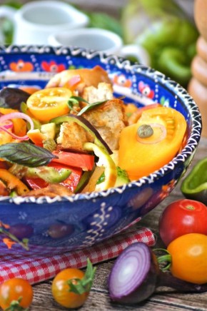 Панцанелла: Салат из сезонных овощей, который украсит любой стол