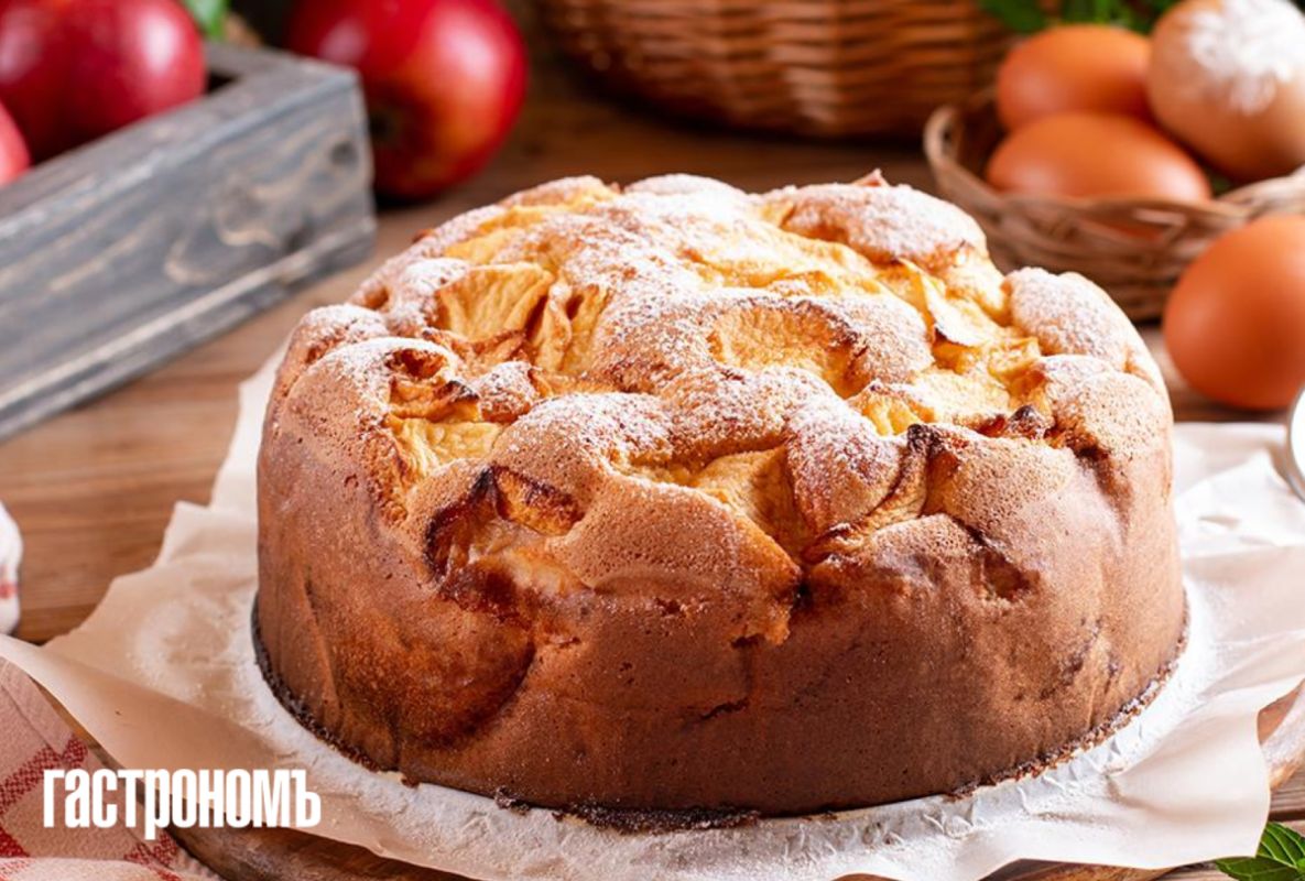 Как испечь идеальную шарлотку: секреты пышности на кефире и сметане