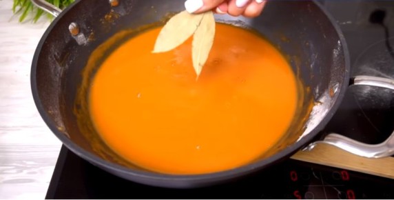 Быстрая и вкусная подлива: секреты, которые превратят любое блюдо в шедевр