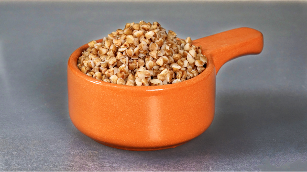 Утренний фаст-фуд: омлет за 2 минуты из остатков гречки