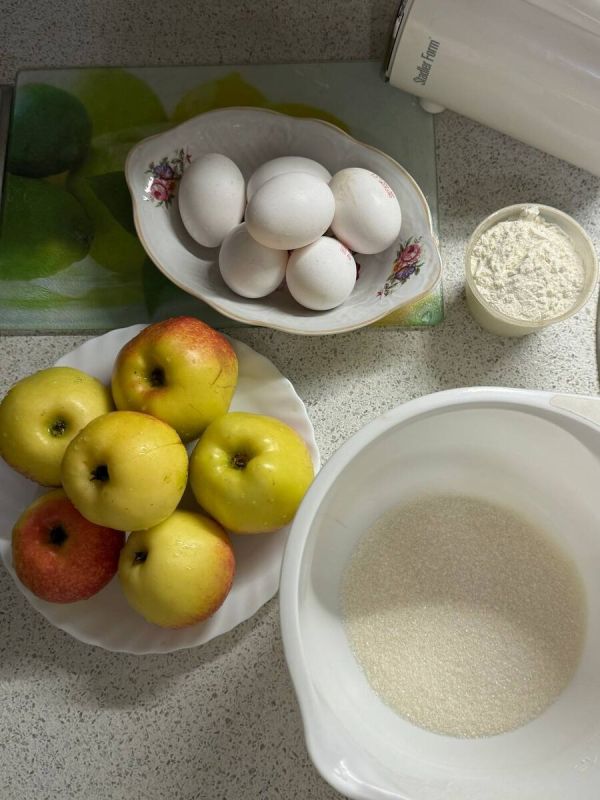 Идеальная шарлотка: простой рецепт для домашнего угощения