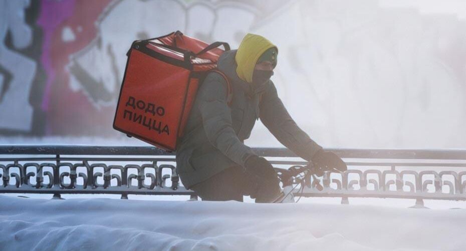 Додо Пицца уточнила причины увольнения курьера и заботу о животных