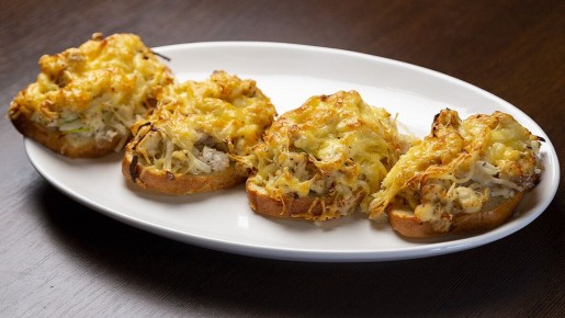 Сочный праздник на столе: вкусные рыбные бутерброды, которые все оценят