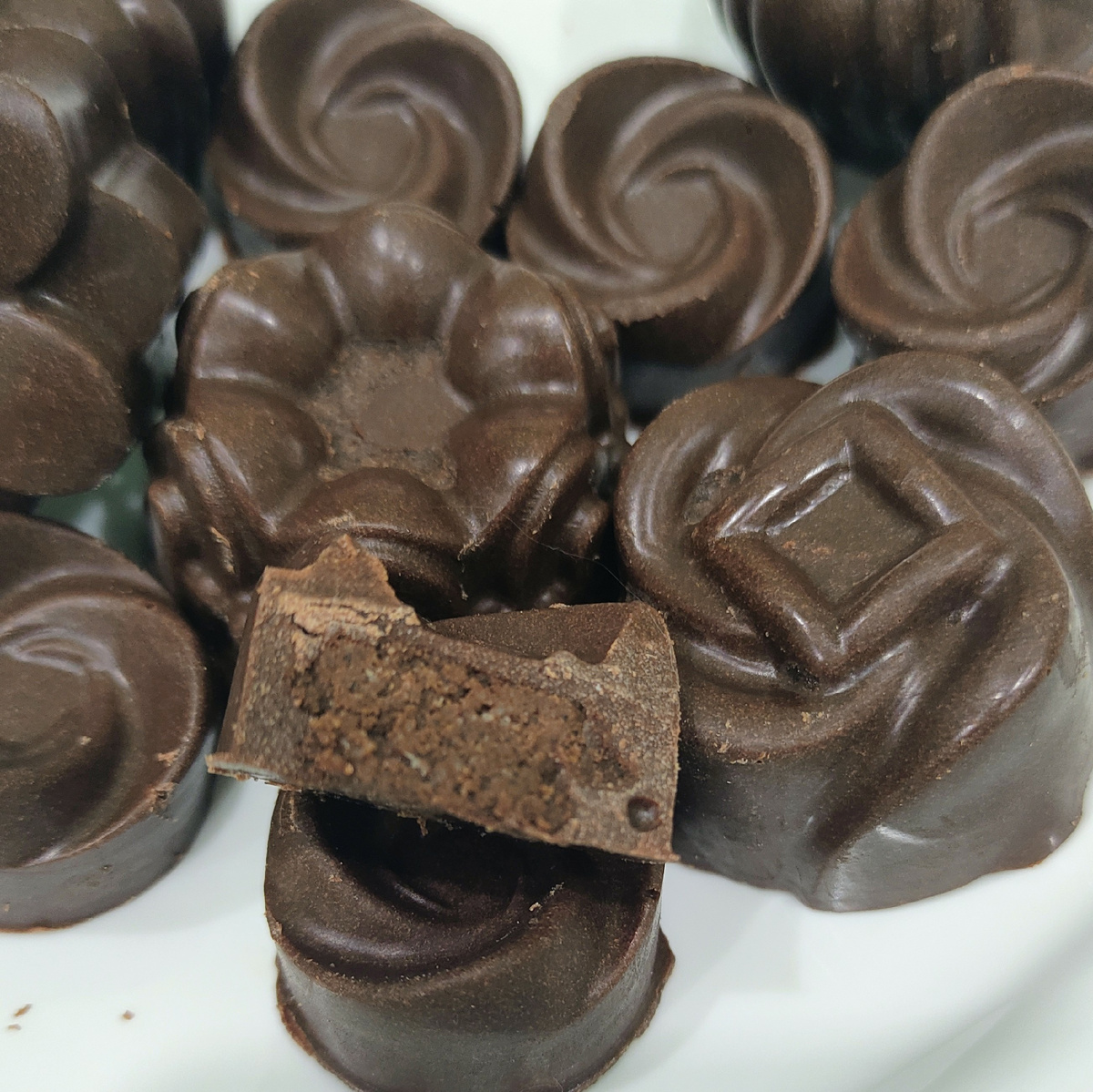 Шоколадные кето трюфели: вкусное угощение для сладкоежек