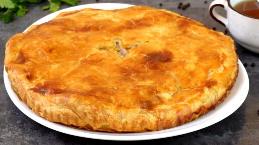 Пирог с курицей: легкий и быстрый рецепт с ленивым слоеным тестом