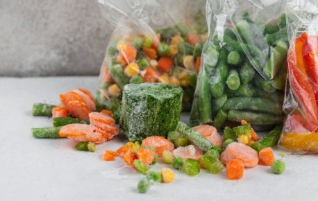 Неочевидные продукты для заморозки: что можно сохранить и как это сделать