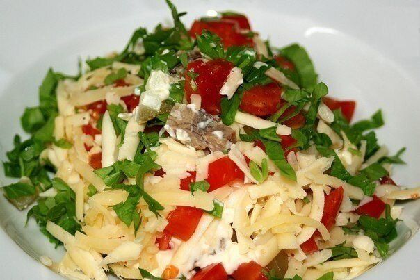 Слоеный салат с говядиной и овощами