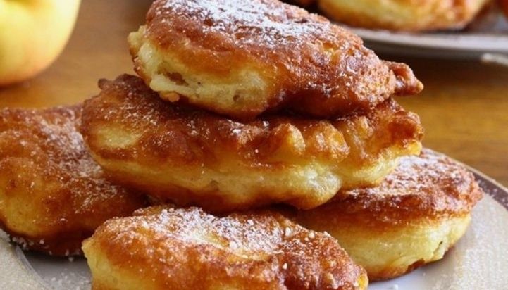 Вкусные яблочные оладьи для уютного утра