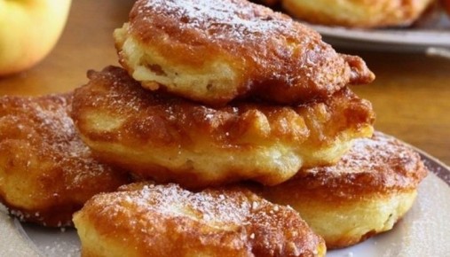 Вкусные яблочные оладьи для уютного утра