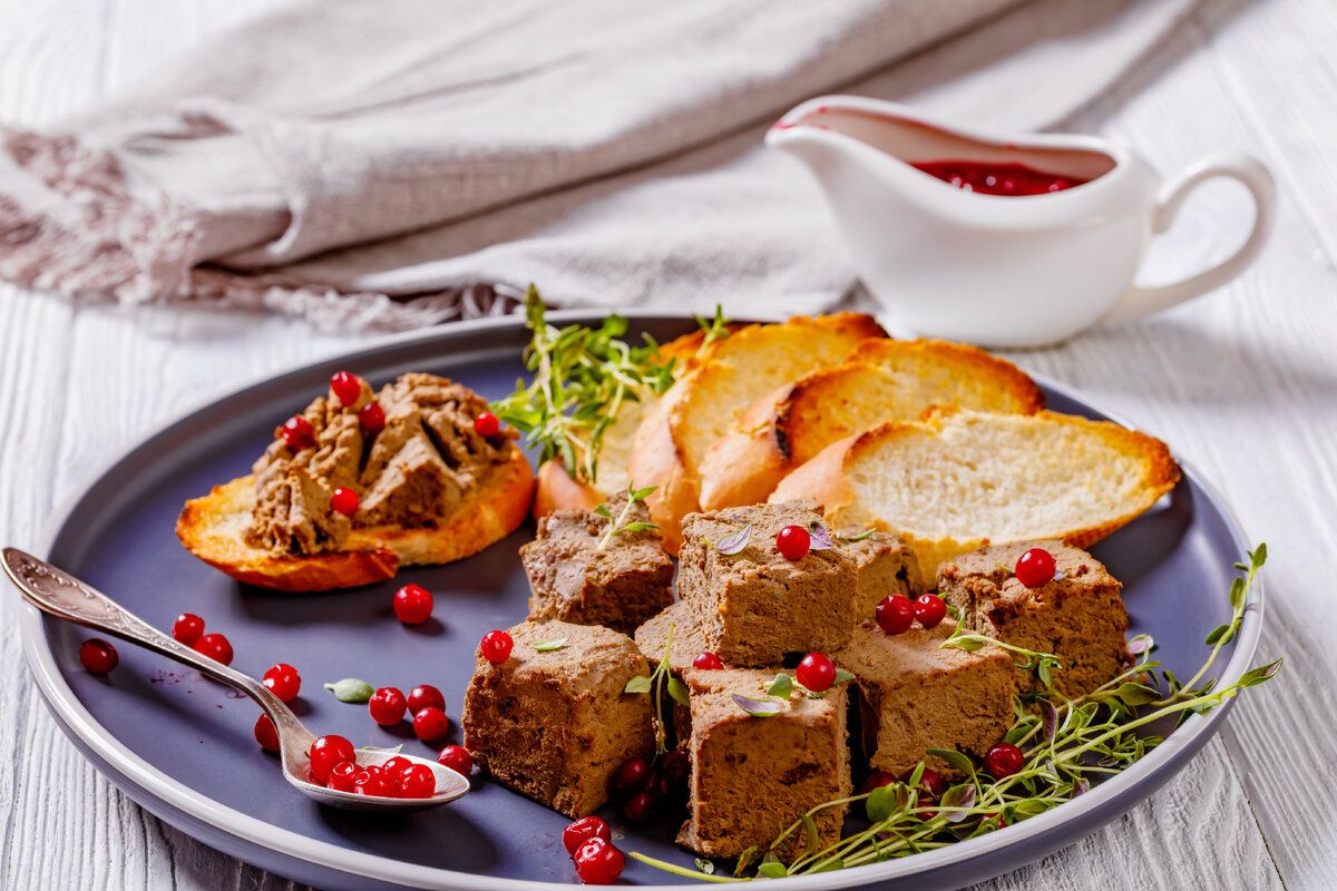 Нежный куриный паштет с чесноком: рецепт для гурманов