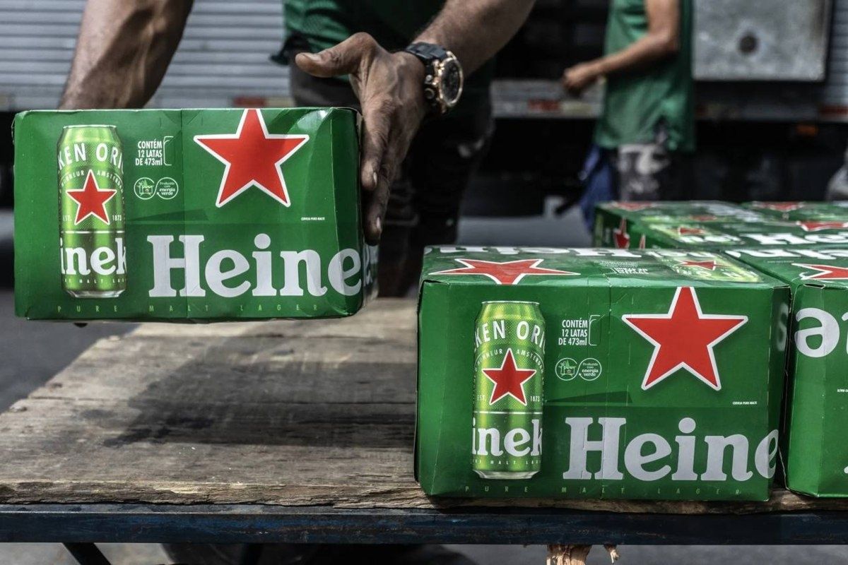 Heineken объявляет о сокращении до 6000 рабочих мест в условиях падения спроса