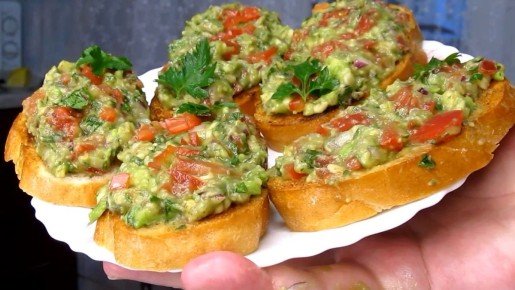 Скоростной авокадо-бутер: простота и вкус в каждой закуске