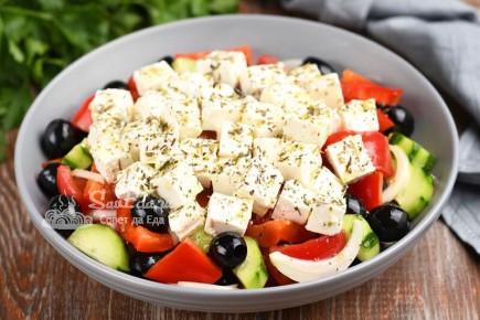 Гурманам на заметку: пять легких овощных салатов для праздника