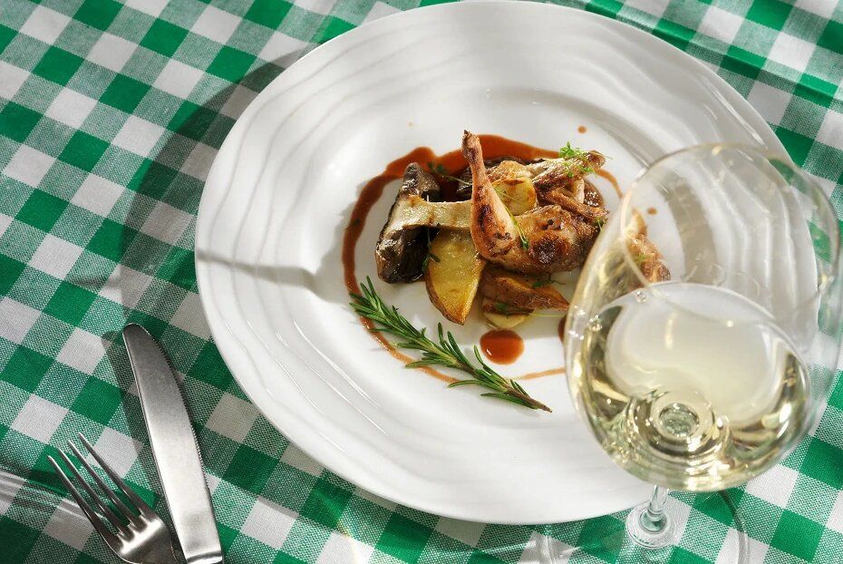 Изысканный ужин: белые грибы с перепелкой