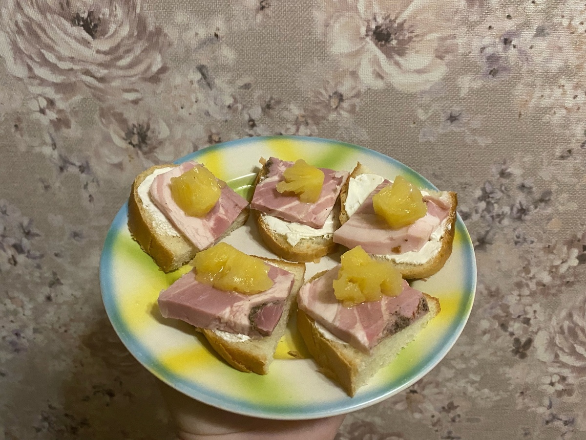 Необычные бутерброды с корейкой и ананасом, которые стоит попробовать