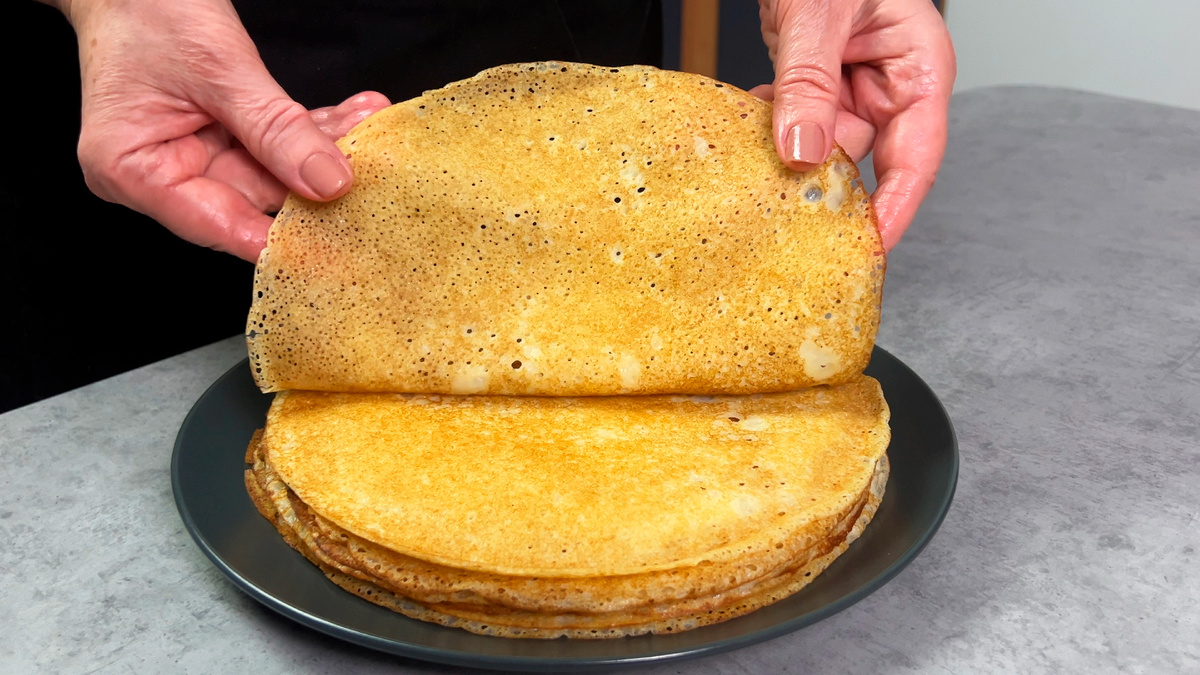 Нежные блины к Масленице: простой рецепт без соды и дрожжей