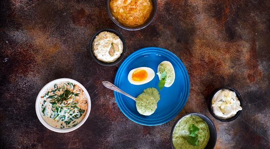 Закуски и соусы с вареными яйцами: 5 ярких идей для весеннего стола