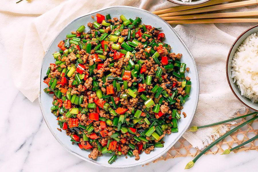 Джусай обжаренный со свининой