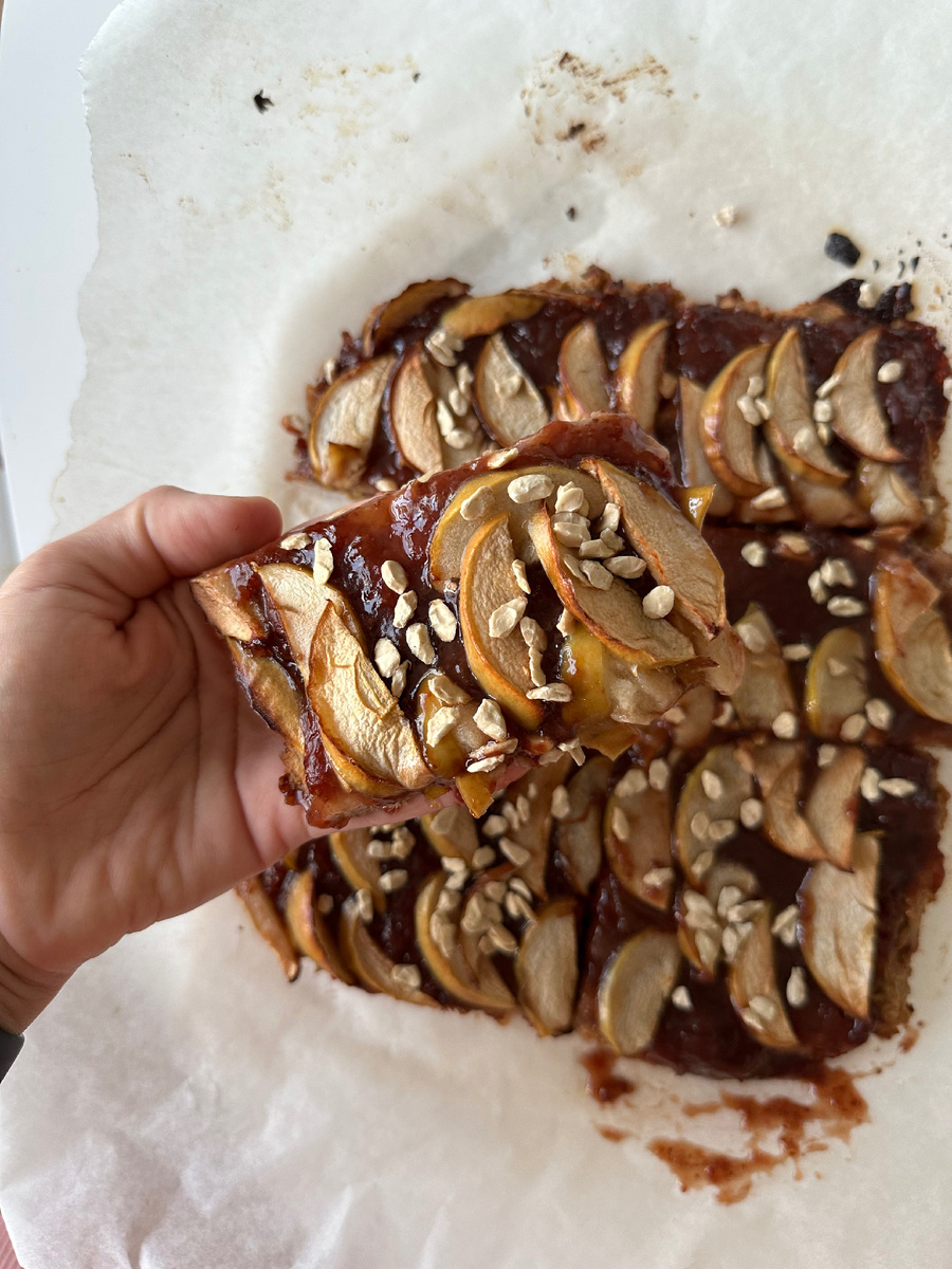 Идеальный яблочный пирог: секреты приготовления с минимумом ингредиентов