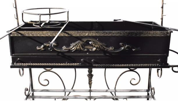 Новый взгляд на гриль: колбаски и запеченное бедро на мангале