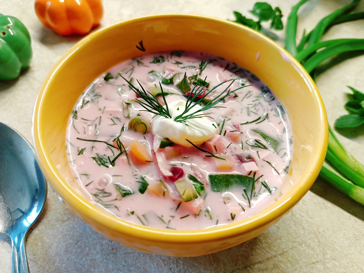 Классическая окрошка: как добавить свеклу и удивить вкусовые рецепторы