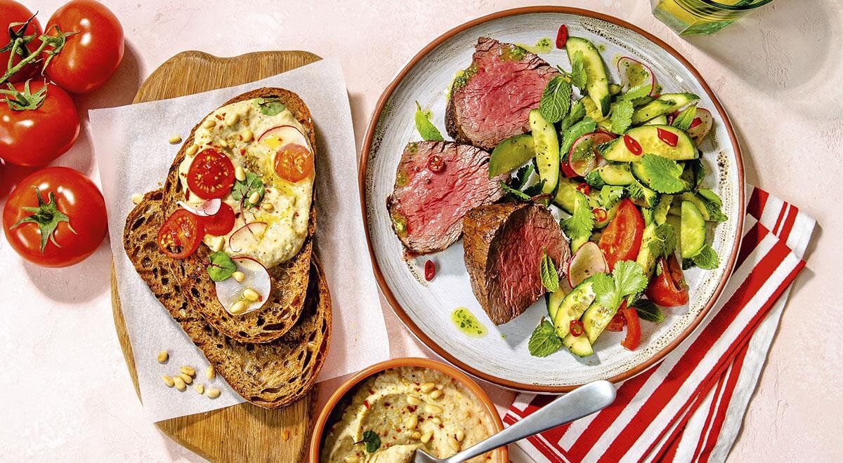 Сочные стейки и летние салаты: как приготовить вкусный обед на все случаи жизни