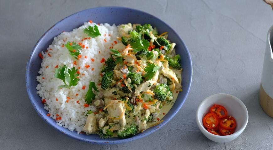 Курица с брокколи в кокосовом молоке: идеальное блюдо для уютного вечера