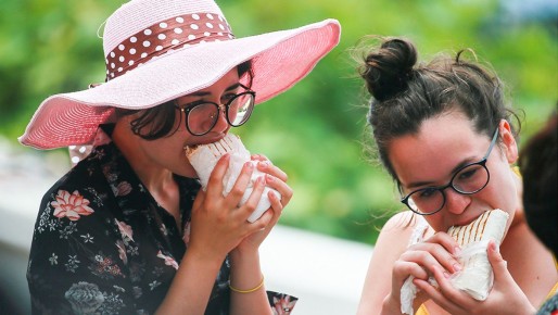 Шаурма как культурный символ: яркие интернет-мемы к международному празднику