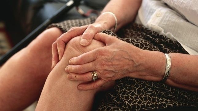 Как сохранить подвижность суставов после 60: простые советы по снижению мочевой кислоты