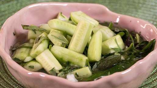 Вкусные малосольные огурцы: простой и быстрый рецепт для летнего стола