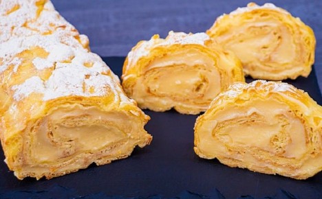 Эклер-рулет: легкий и эффектный десерт за считанные минуты