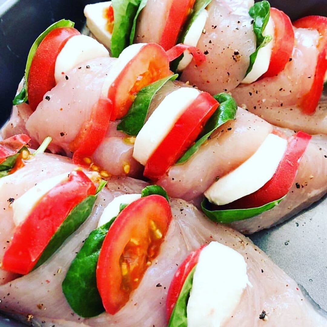 Кулинарный шедевр: запеченная курочка с зелёным соусом