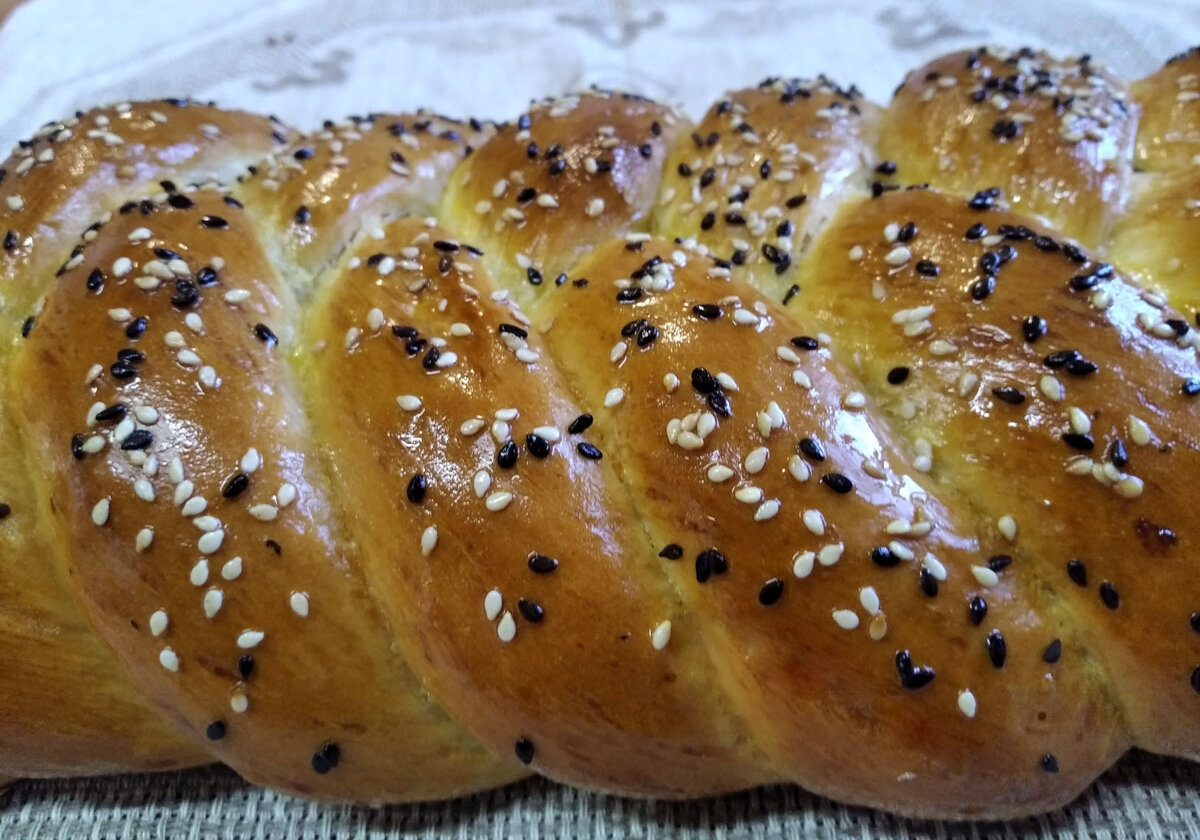 Необычный белый хлеб: как заплести вкусную косу для ваших завтраков