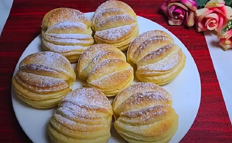 Вкусная выпечка всего за 20 минут: воздушные творожные кружки