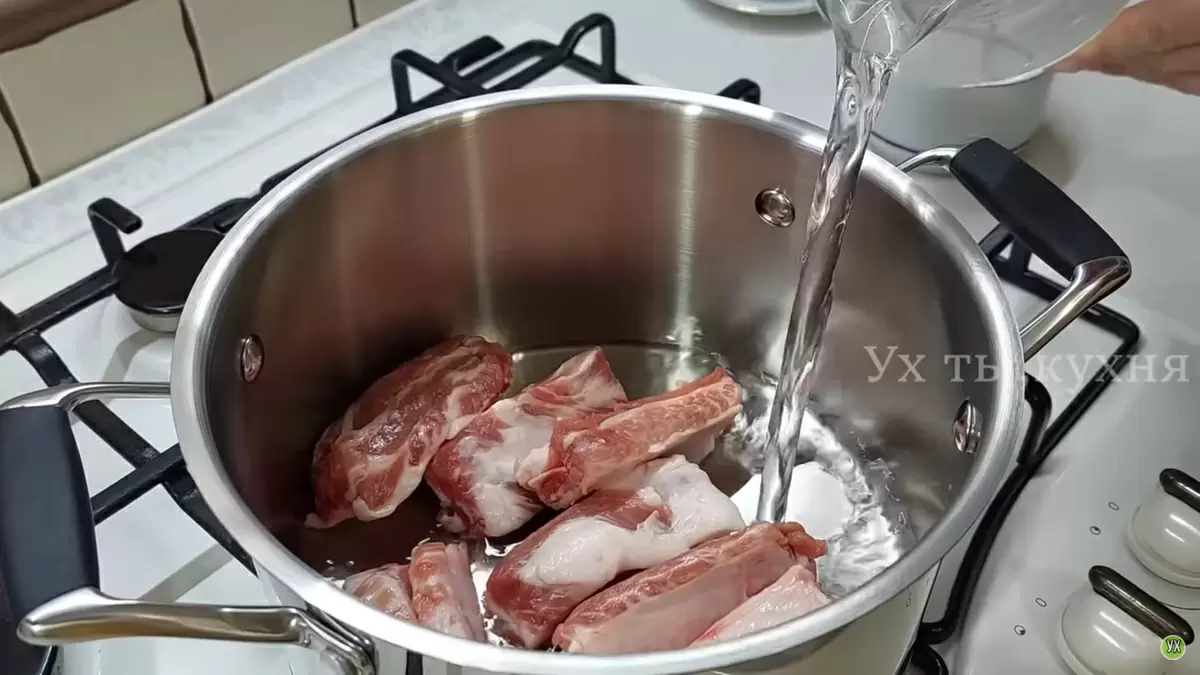 Необычный зелёный борщ с крапивой: погружаемся в мир новых вкусов