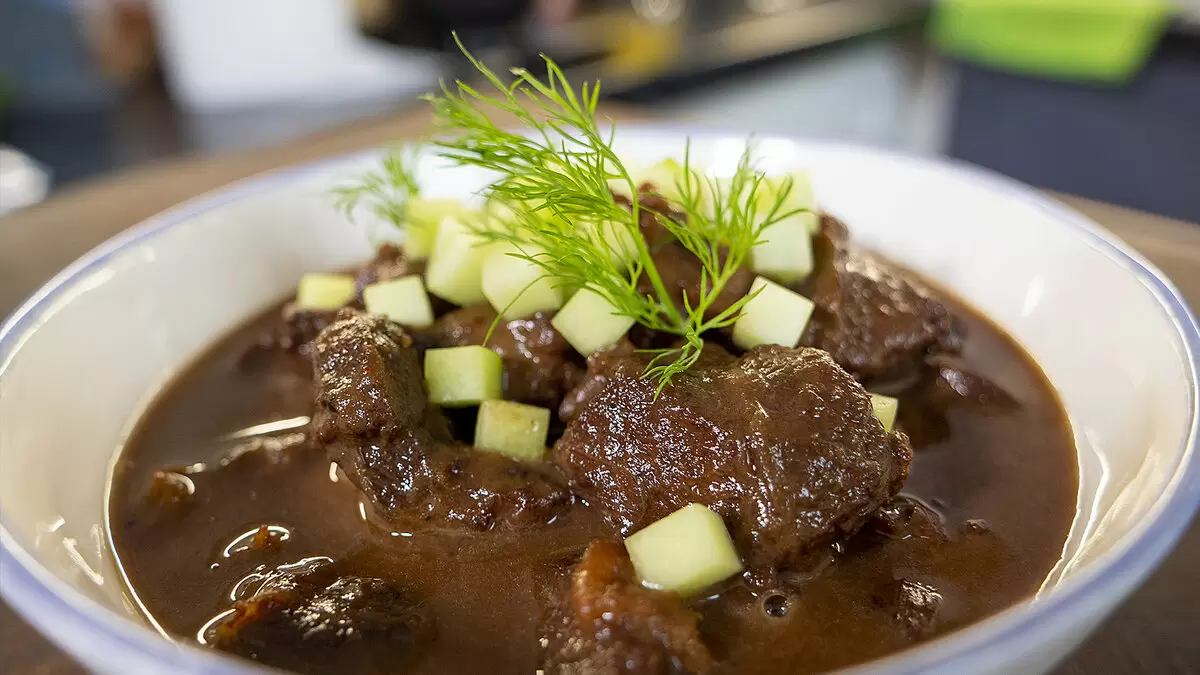 Говядина в квасе: ресторанный рецепт, который стоит попробовать