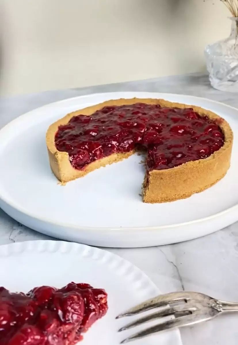 Вкусный и полезный тарт с вишней: идеальное дополнение к вашему чаепитию