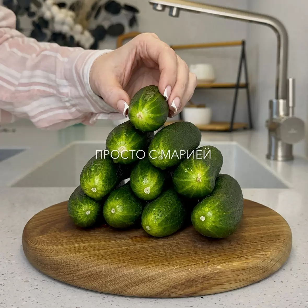 Проведите лето с хрустящим огуречным салатом: простой и восхитительный рецепт