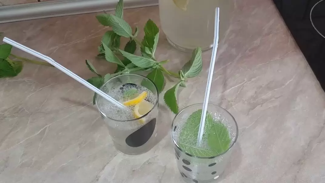 Как приготовить освежающий лимонад: идеальный рецепт для летнего зноя