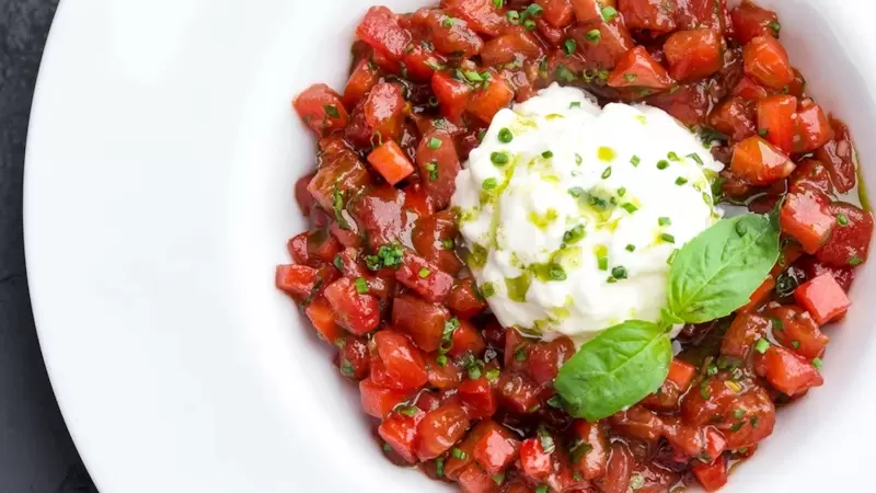 Томатный тартар с фенхелем и мятой: легкое и изысканное блюдо для летнего стола