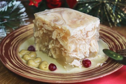 Нежный куриный холодец для зимнего угощения